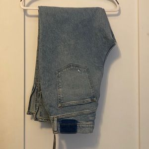 Abercrombie 90’s Straight Ultra High Rise 33 Short